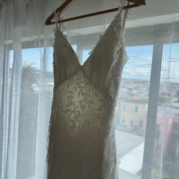 Willowby by Watters Bahati Wedding Dress - Picture 12 of 16